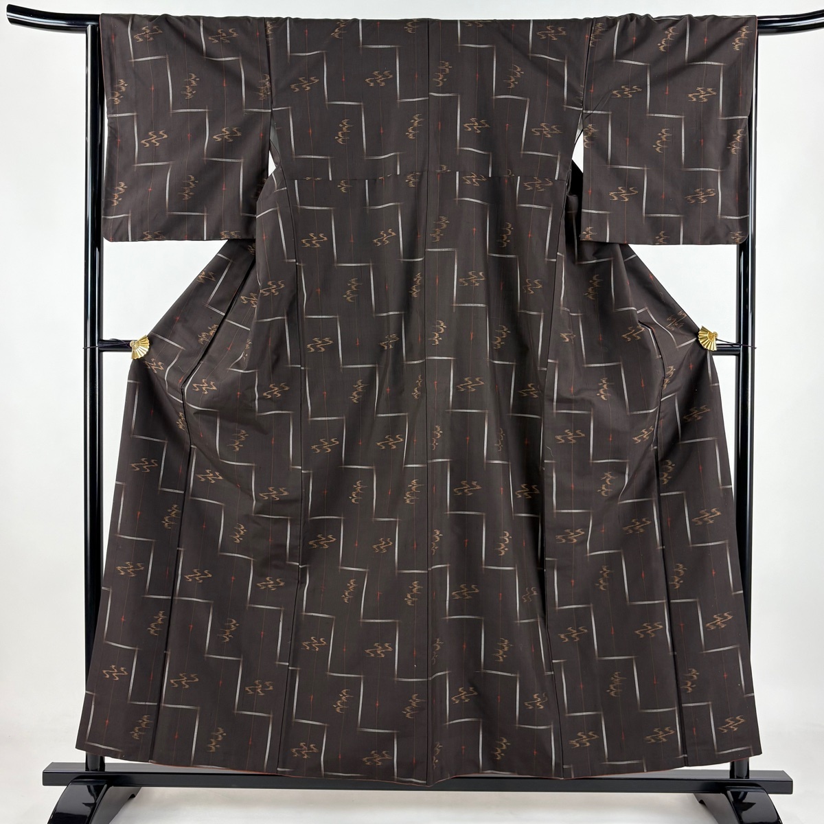 紬 身丈157cm 裄丈66.5cm M 袷 流水 燕 焦茶色 正絹 名品 【中古】拍卖