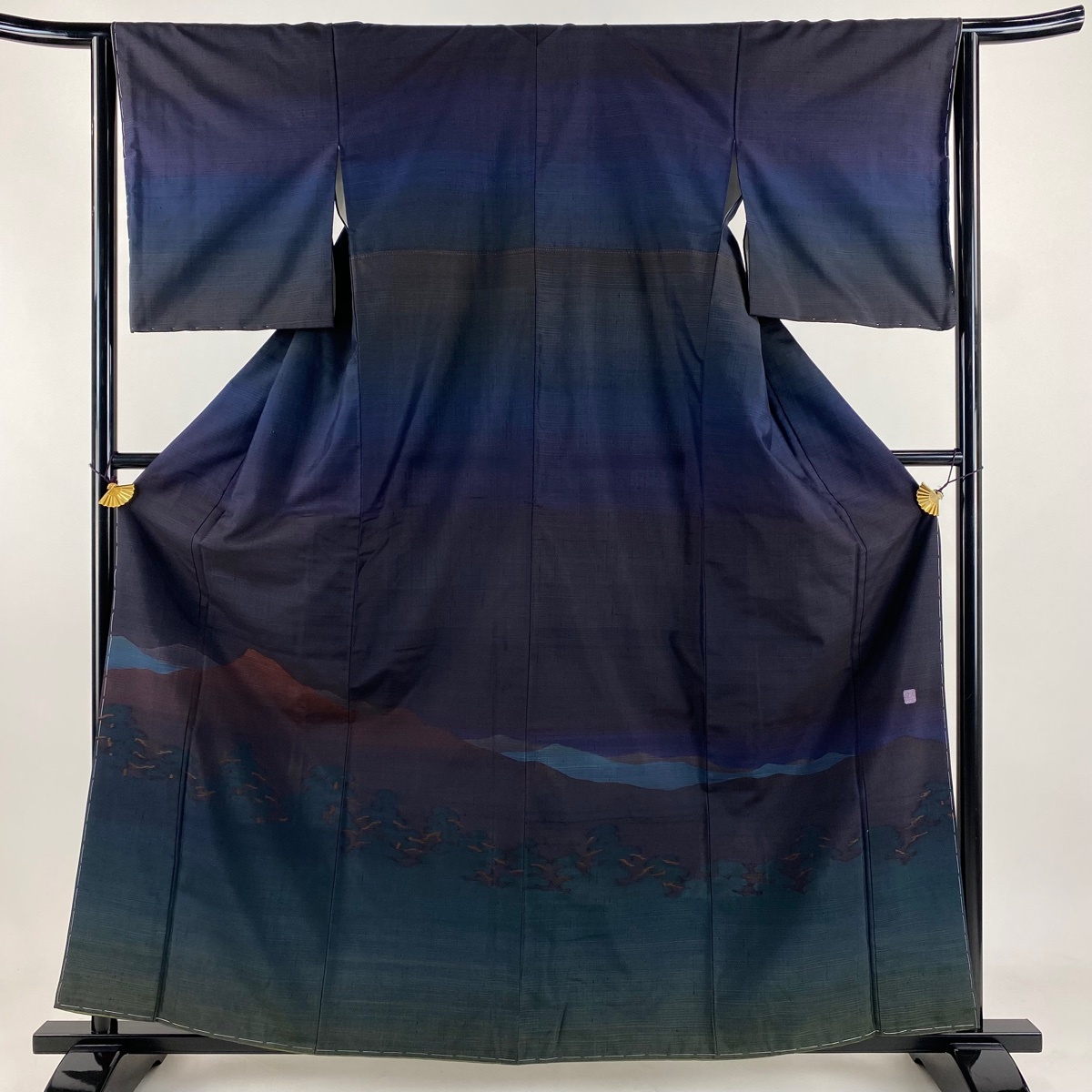 訪問着 身丈160.5cm 裄丈64.5cm M 袷 曽根武勇 紬地 落款 山 松 紫 正絹 逸品 【中古】拍卖