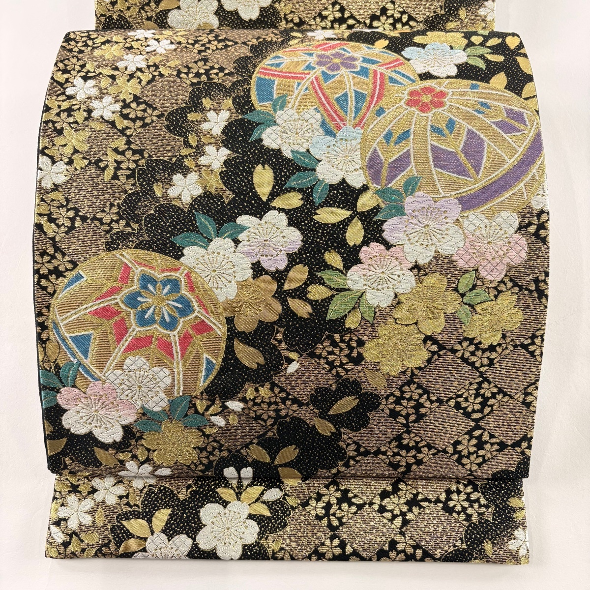 【美品】 袋帯 秀品 手鞠 桜 金糸 箔 黒 六通 正絹 【中古】拍卖