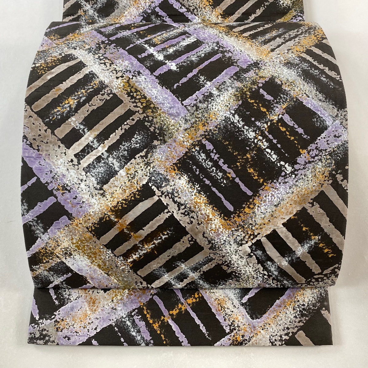 袋帯 美品 逸品 落款 牛首紬地 幾何学模様 焦茶色 全通 正絹 【中古】拍卖