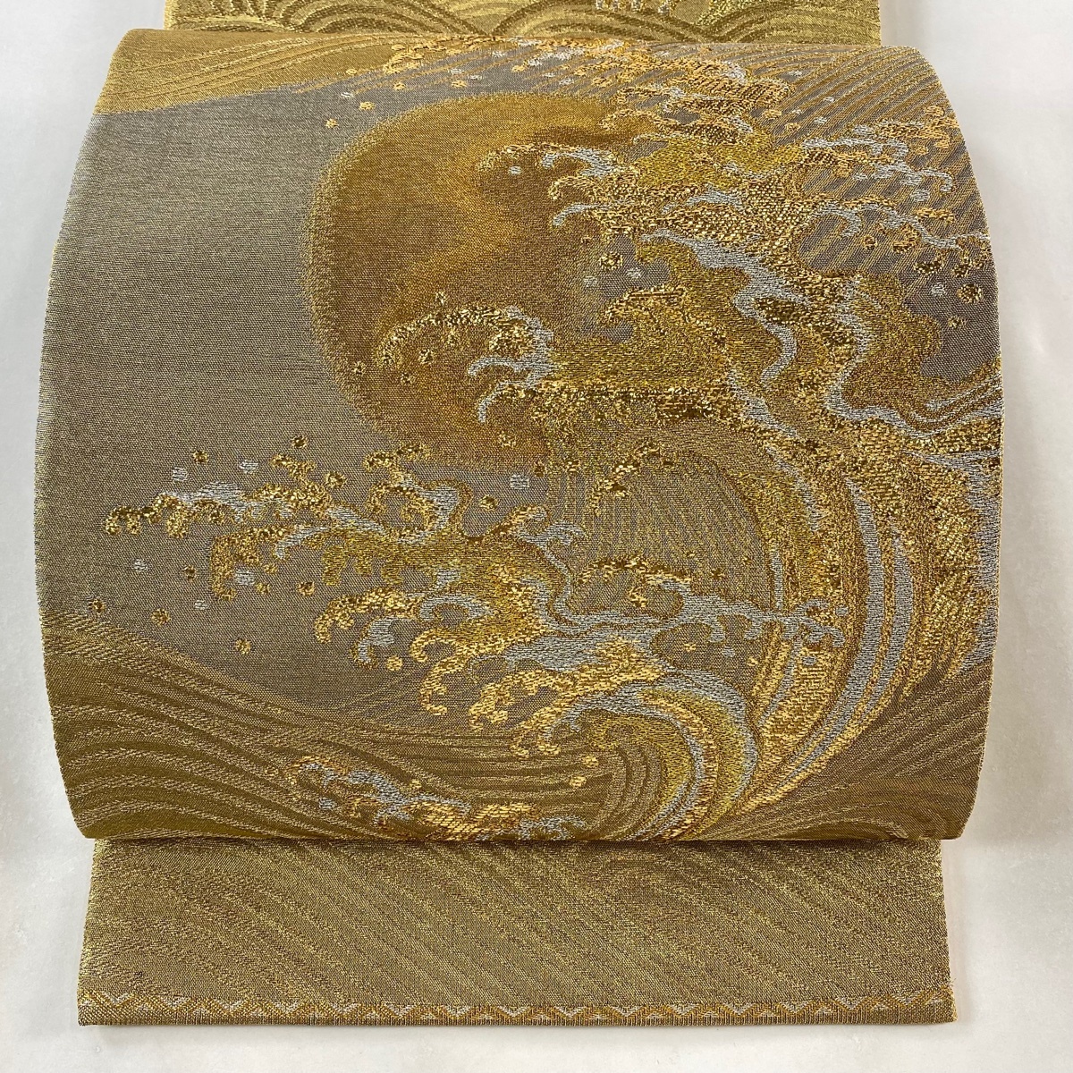 袋帯 美品 逸品 誉田屋源兵衛 落款 純金 波頭 波 箔 金銀糸 金色 お太鼓柄 正絹 【中古】拍卖