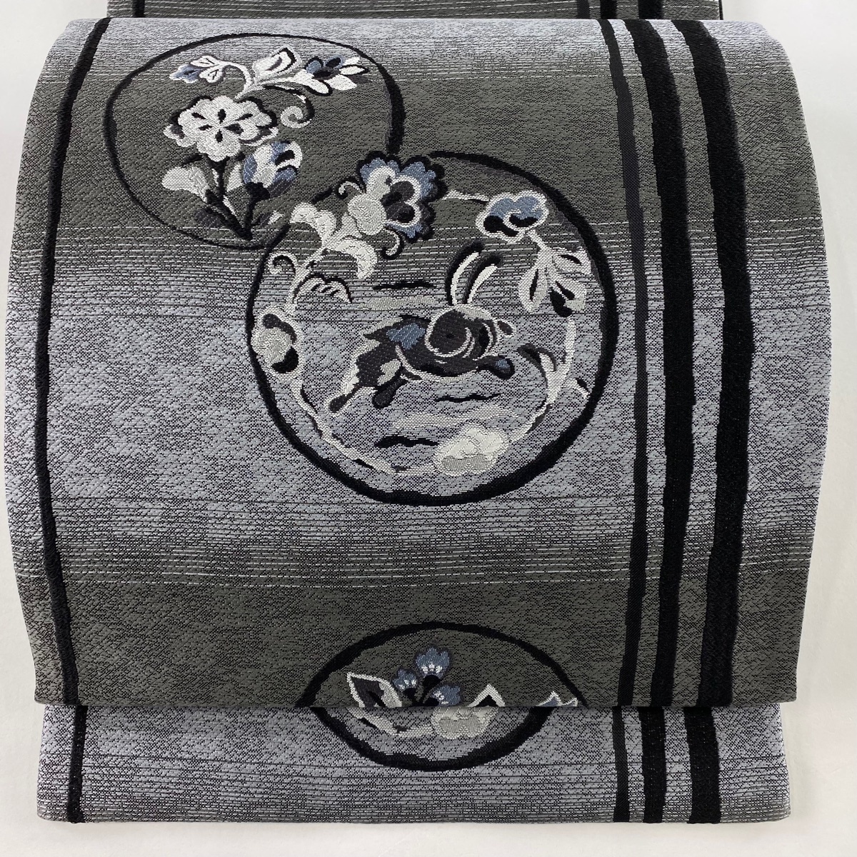 袋帯 美品 名品 うさぎ 花丸文 黒灰 六通 正絹 【中古】拍卖