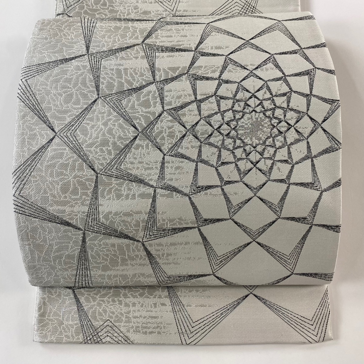 【美品】 袋帯 名品 花 幾何学模様 ラメ箔 灰色 全通 正絹 【中古】拍卖