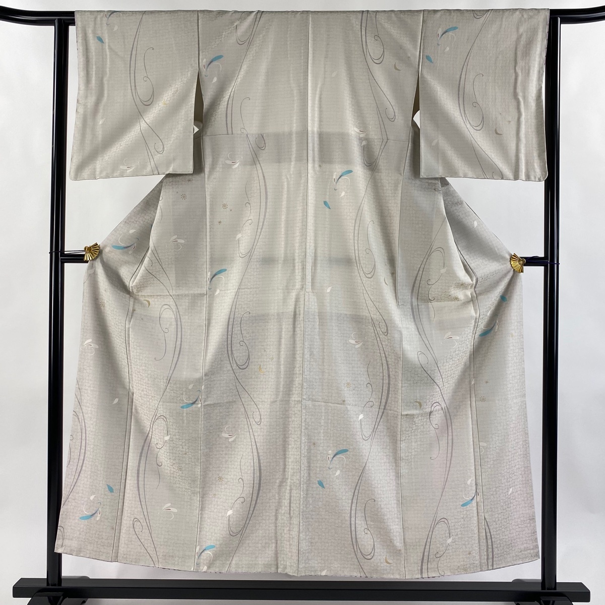 【美品】 小紋 身丈154cm 裄丈63cm S 袷 想屋 やまと お召地 うさぎ 月 金糸 灰色 正絹 逸品 【中古】拍卖