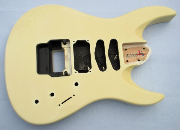 YAMAHA ヤマハ RGXボディ ミディアムスケール24F対応 SSH仕様 白 程度良し 88年製YAMAHA RGX612J拍卖