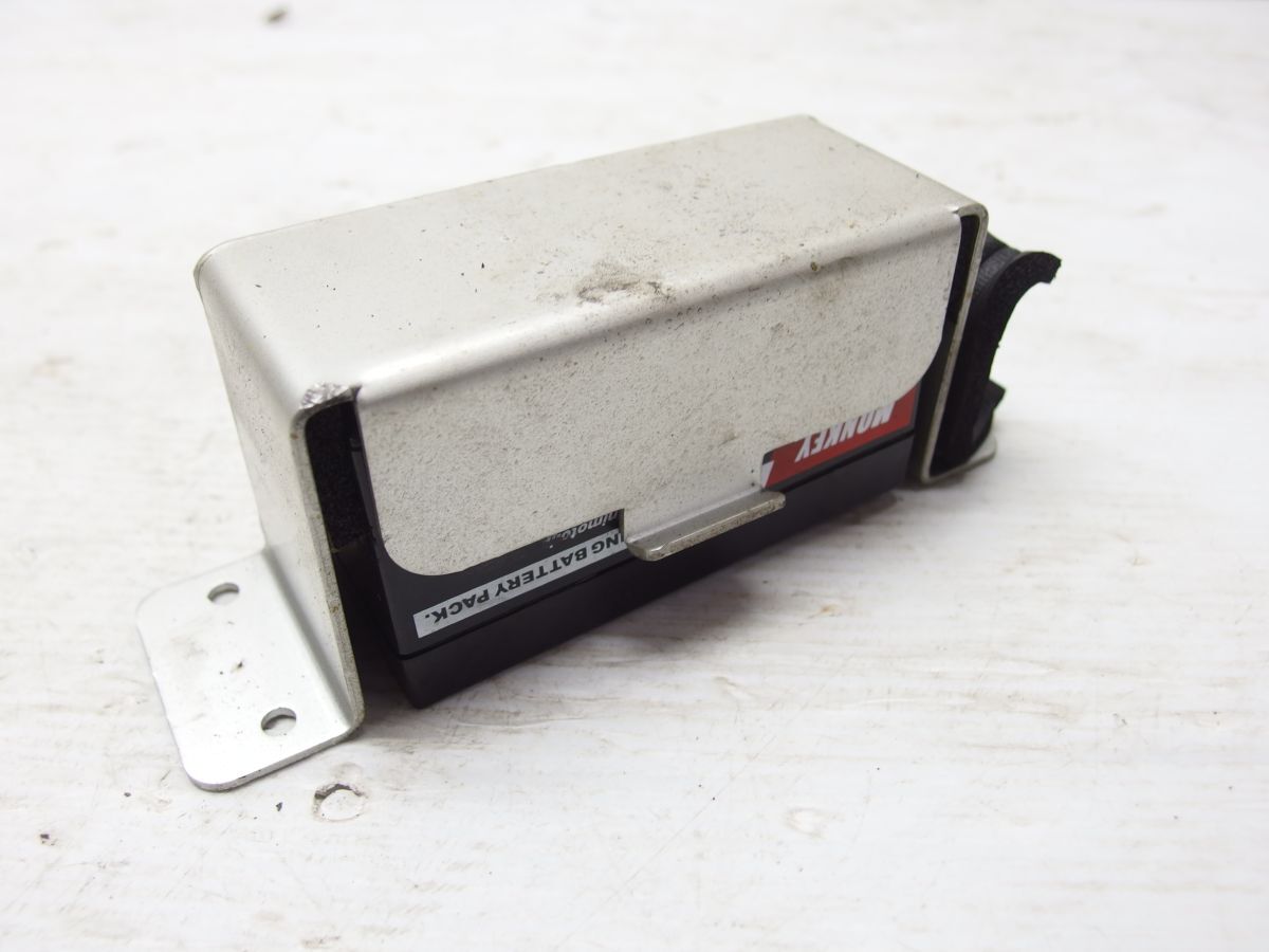 ホンダ XR100 モタード バッテリーケース HA-364【C1】 HD13 -12003拍卖