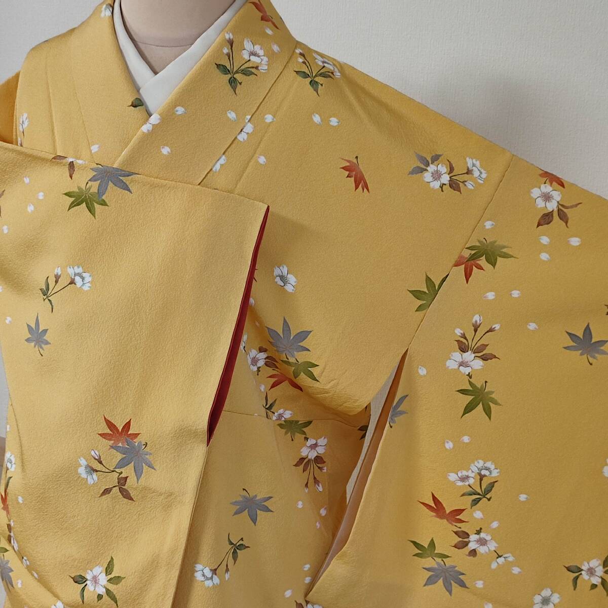 即決■着物の越田■裄67身丈164 正絹 小紋 桜 紅葉 春秋 黄色系の地色■む02E03拍卖