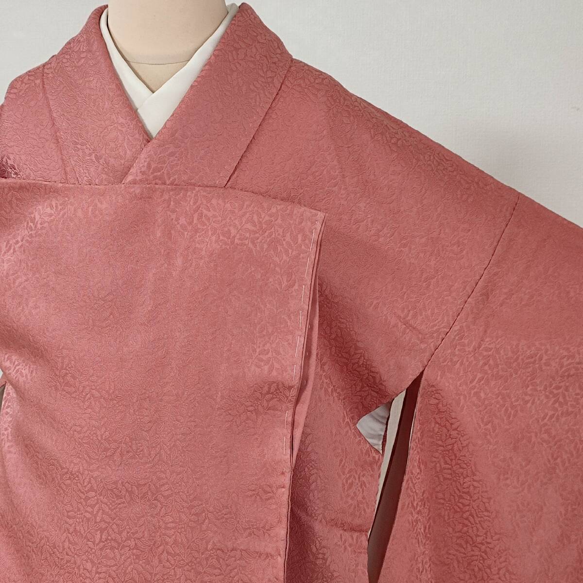 即決■着物の越田■裄丈70 身丈168 正絹 裄長 南天地紋 紋無し しつけ糸有り L寸 カジュアルなパーティー 観劇 お茶会 お食事会 ■む03E05拍卖