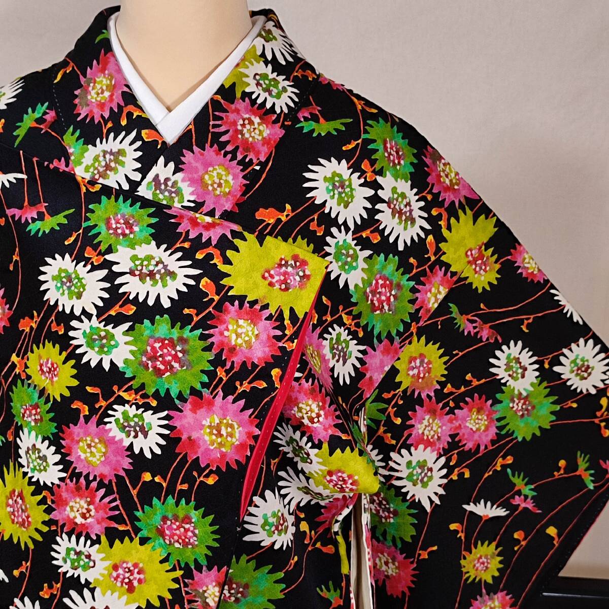 即決■着物の越田■裄63身丈156 正絹 小紋 袷 訳あり品 花柄 鮮やか ネオンカラー 個性的 ■む09E11拍卖