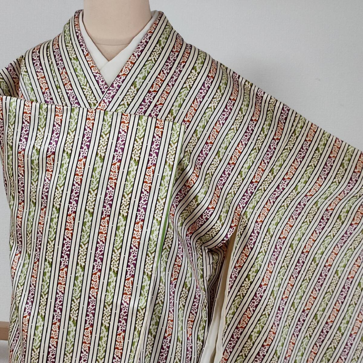 即決■着物の越田■裄66身丈163 正絹 小紋 袷 縦縞柄 ストライプ お稽古 ランチ カフェ 観劇 美術館巡り■む16E02拍卖