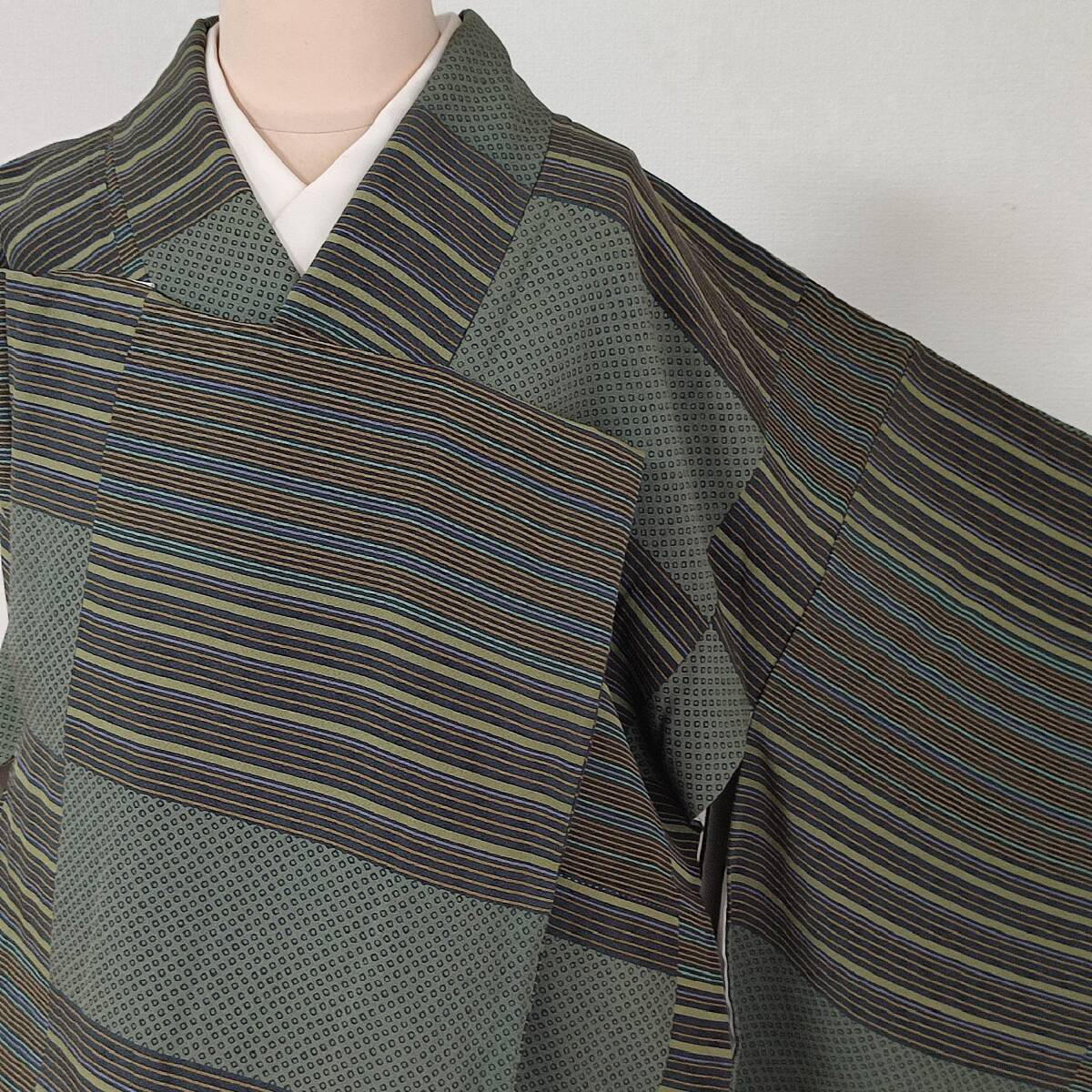 即決■着物の越田■裄68身丈163 正絹 小紋 袷 裄長 横縞柄 緑系■む22E04拍卖