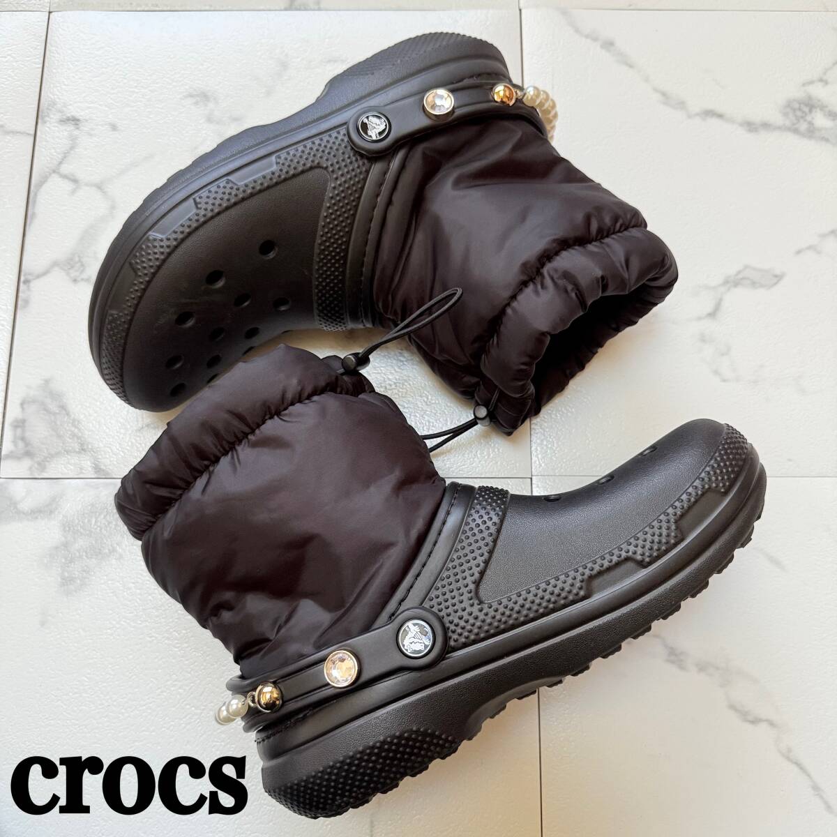 crocs クロックス 206630 クラシック ラインド ネオ パフ ブーツ ブラック ジビッツ チャーム パール ストラップ ビジュー 付 24㎝ 未使用拍卖