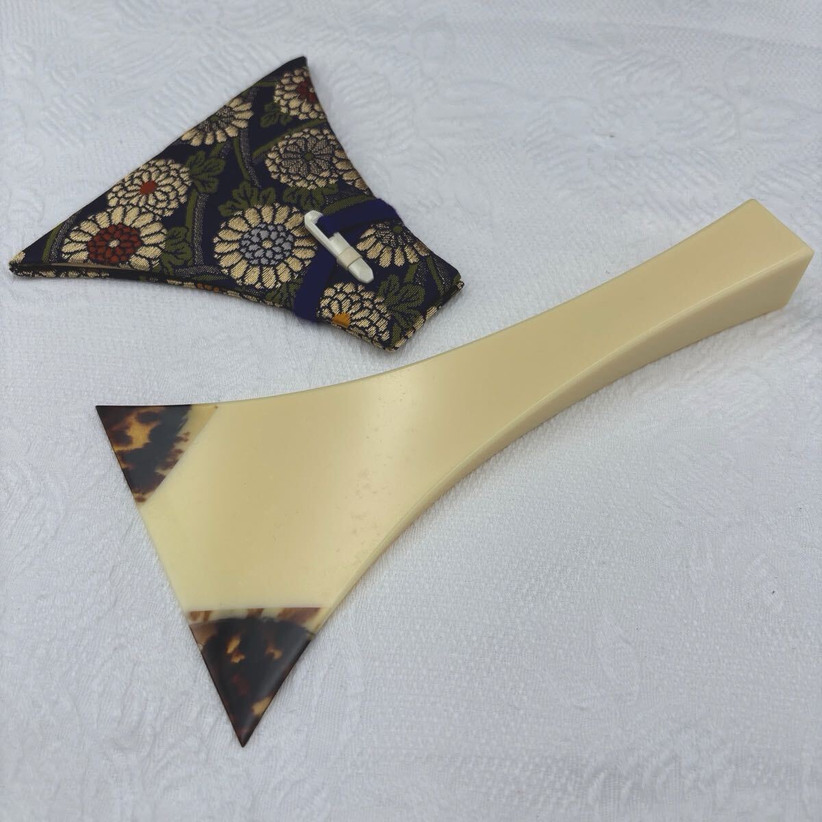 三味線撥 バチザック付き 長さ約19.7cm /開き約10.4cm /重量約100g 和楽器 伝統楽器 三味線小物 ばち バチ No.1006拍卖