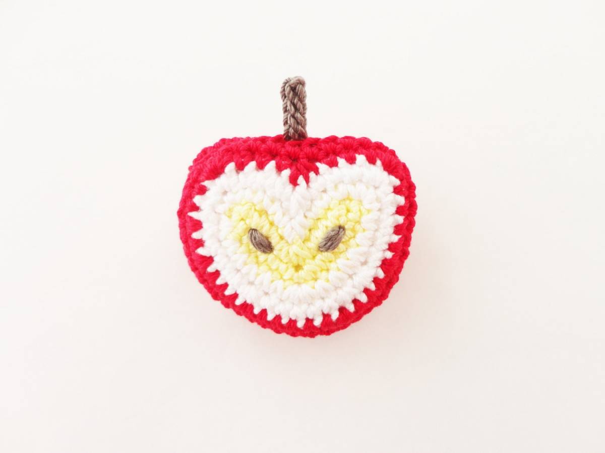 りんごのブローチ*レース編み*ハンドメイド*a279∵再販×3∵拍卖