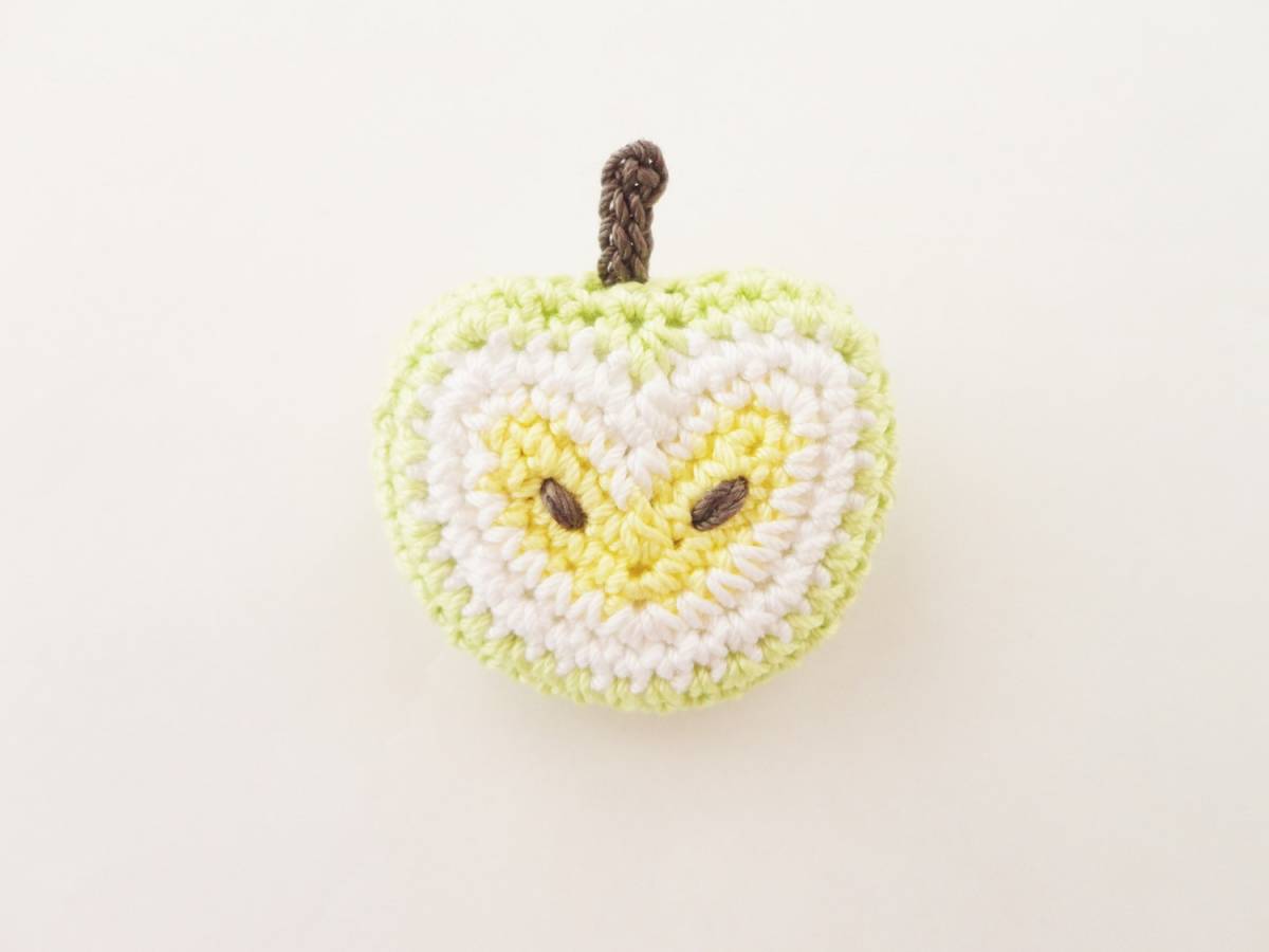 りんごのブローチ*レース編み*ハンドメイド*a229∵再販∵拍卖