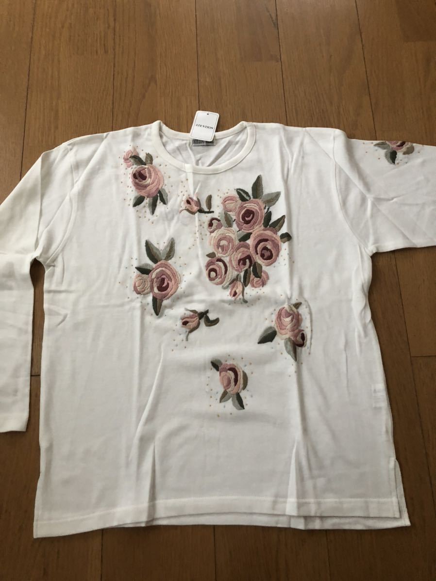 タグ付新品!長袖Tシャツ お花の刺繍 MLサイズ拍卖