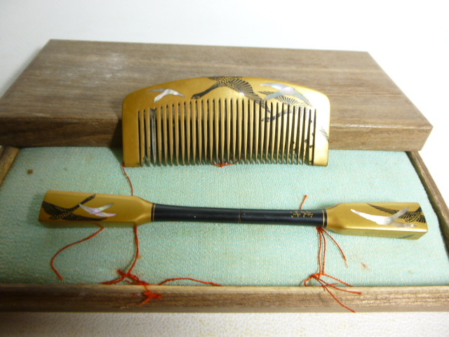 旧家から 年代物 櫛 簪 鶴図 和装小物 髪飾り当時物拍卖