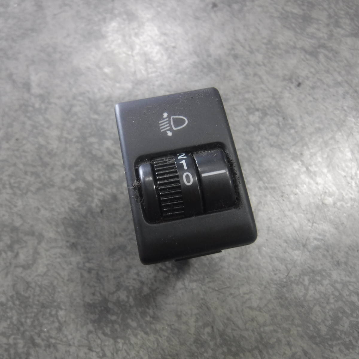 ケイkeiワークスHN22S純正ヘッドライト光軸調整スイッチHN12Sヘッドランプ高さアジャスターZJ3部品取り車有レベライザー スイッチ ダイアル拍卖