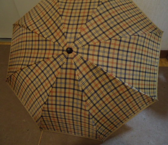 2段折りたたみ傘36cm 茶色 格子柄 カバーなし 中古品 傘半径55cm、重さ310g NO,15拍卖
