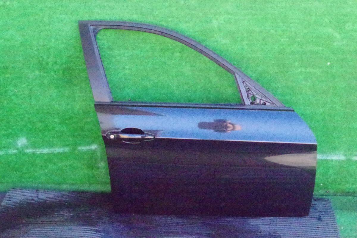 BMW 3シリーズ VA20 フロントドア 右 (ブラック)拍卖