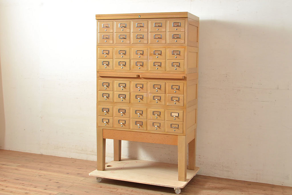 R-049497 レトロ家具 昭和レトロ KIHARA ナラ材製 作業台が付いた、ネームプレート付きカードケース(引き出し、チェスト)(R-049497)拍卖