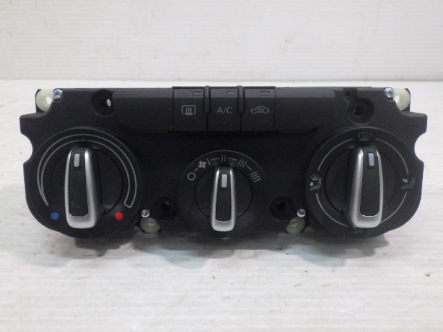 【Y0224】 美品 中古 アウディQ3 AudiQ3 1.4TFSI 8U系 8UCZD 2016年1月 エアコンスイッチ 8U0 820 047 D 即決拍卖