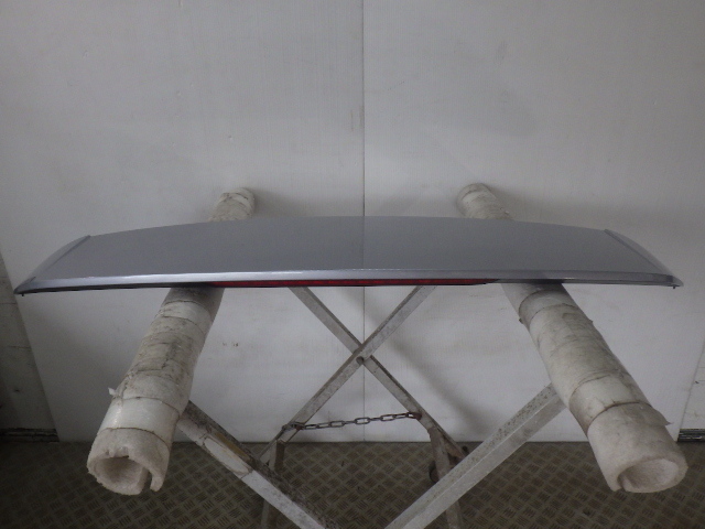 【Y0332】 アウディQ3 AudiQ3 1.4TFSI 8U系 8UCZD 2016年1月 リアスポイラー ハイマウント LZ7G フロレットシルバー 8U0827933F 中古 即決拍卖