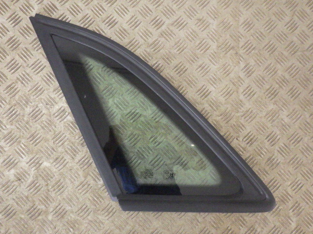 【Y0226】 美品 中古 アウディQ3 AudiQ3 1.4TFSI 8U系 8UCZD 2016年1月 左 リアサイドガラス クォーターガラス AUTOMOTIVE M189 即決拍卖