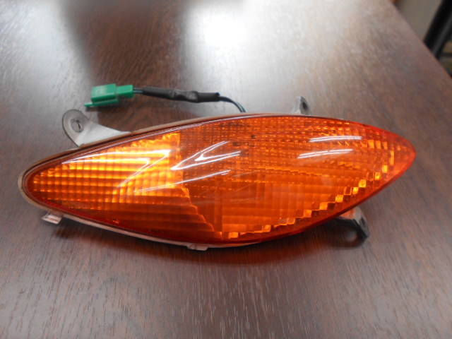 202)ヤマハ グランドAXIS100 フロント右のウィンカーAssy 中古品拍卖