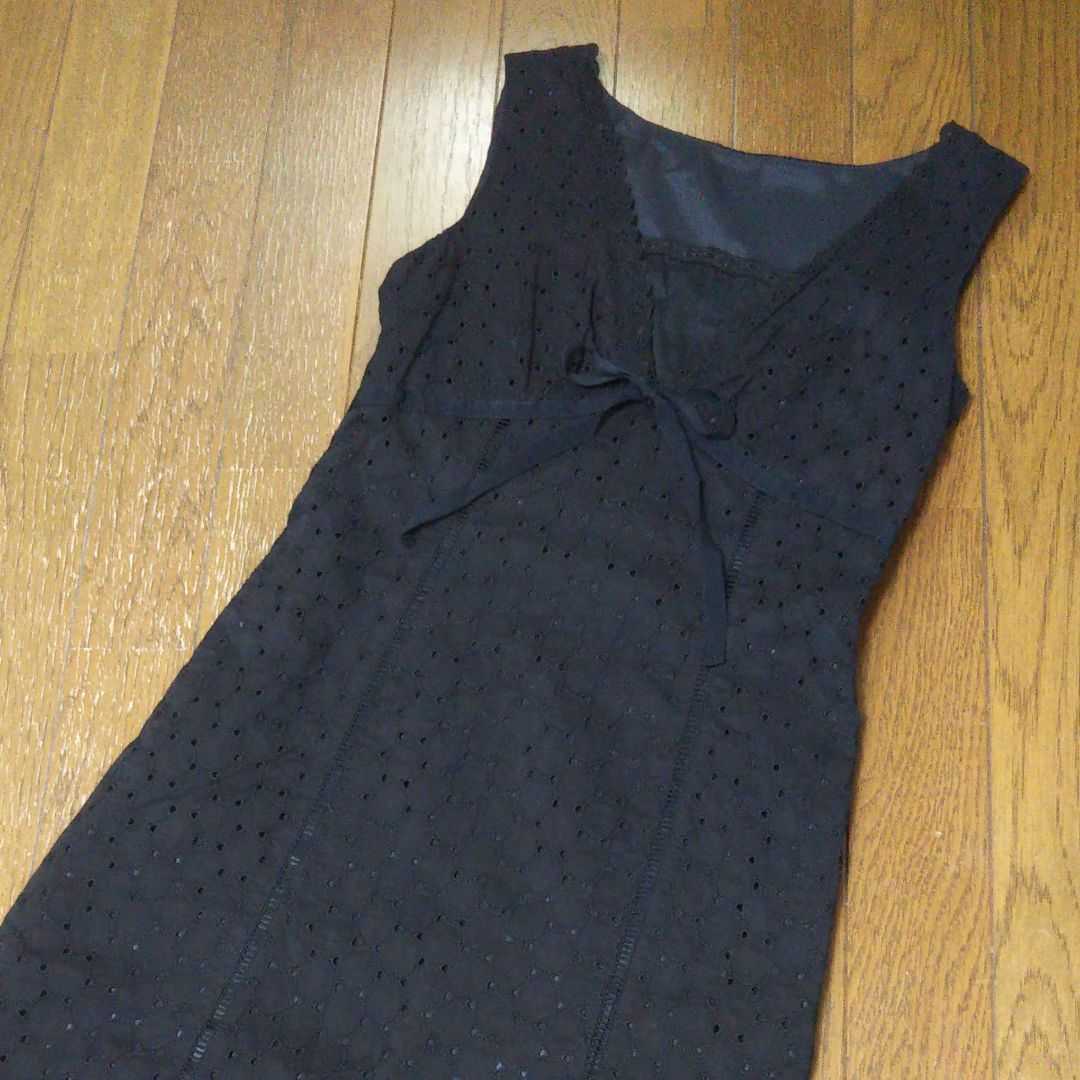 ROPE ロペ ノースリーブ ワンピース 黒 カットワーク リボン レース コットン 綿 可愛い系 ウエストマーク リゾートワンピース 新品同様拍卖