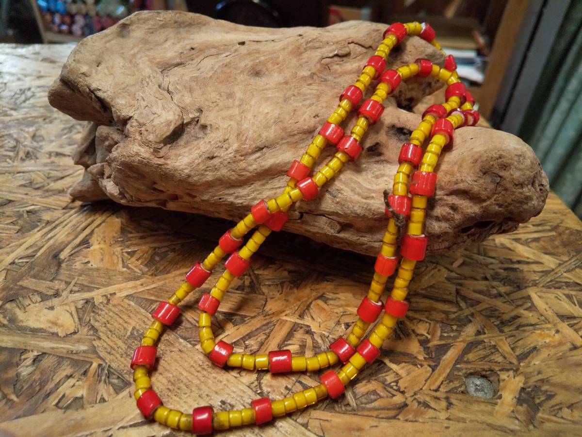 希少価値,アンティーク,ビンテージ,ホワイトハーツ,ホワイトハート,ベネチアビーズ,イエロー,黄色,レッド,赤,コンビ,ガラスビーズ,1本売り拍卖