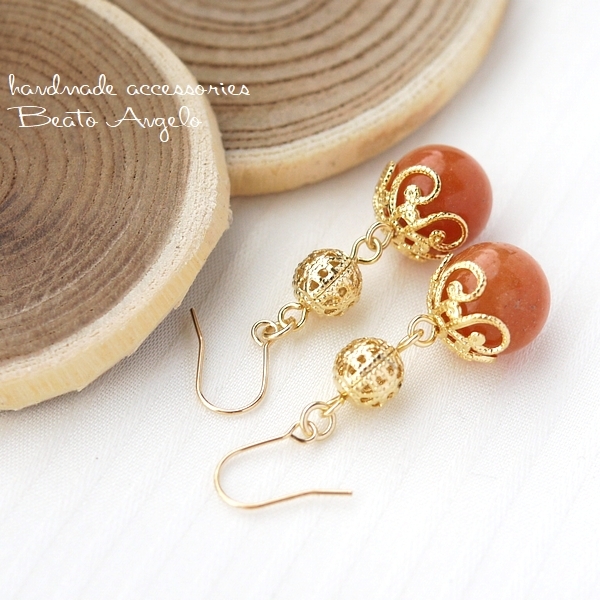 ◇◇+angelo+天然石レッドアベンチュリンと透かし玉のピアス(p-043)G 10mm シンプル 夏 オレンジ 花座 チタン 樹脂 イヤリング拍卖