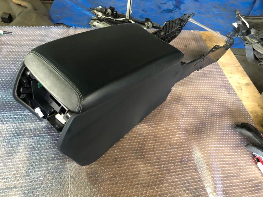 レクサス LS460 Fスポーツ 後期 USF40 センターコンソール アームレスト グレーステッチ S拍卖