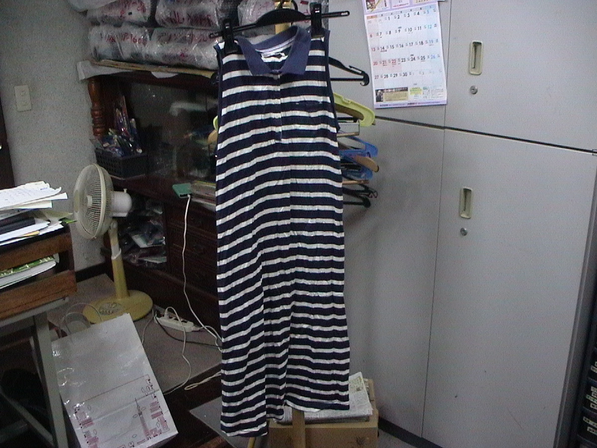 女性用 ワンピース 綿100% 白紺 ストライプ ノースリーブ Mサイズ 新品拍卖