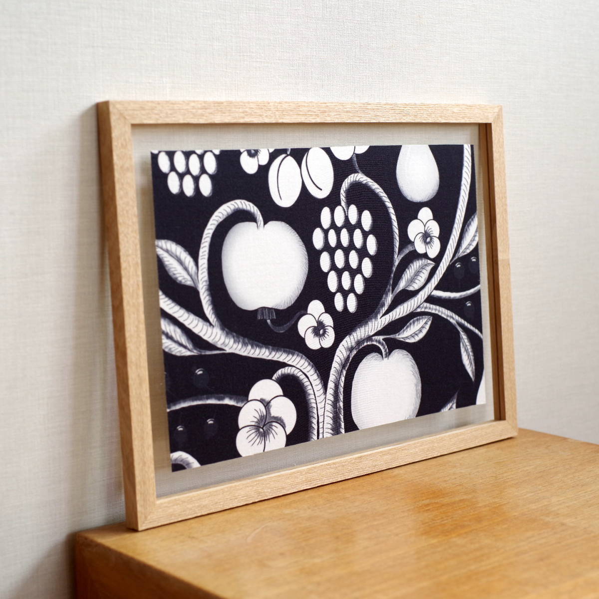 ファブリックパネル 北欧 Kuovi クオヴィ フィンランド アラビア ARABIA パラティッシ インテリア 壁掛け 黒 ブラック拍卖