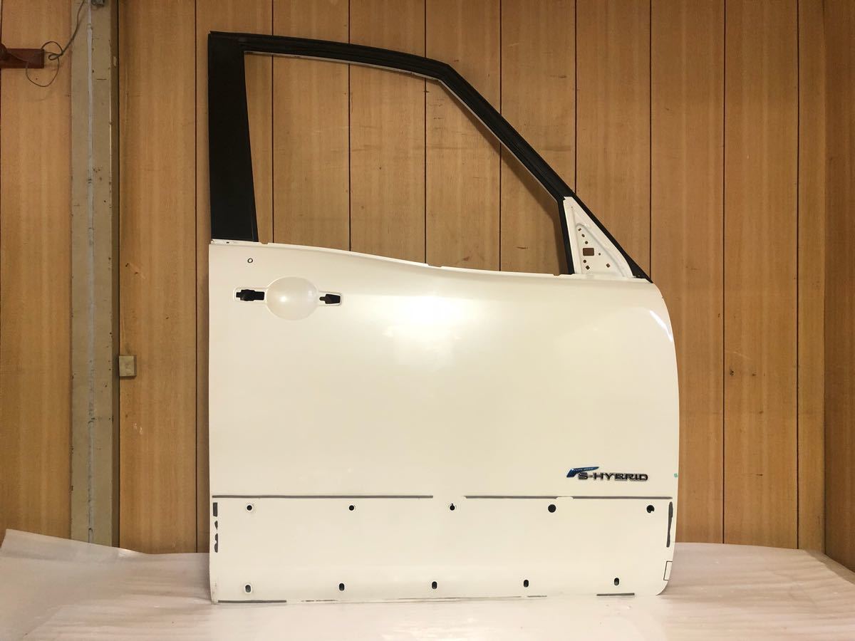 セレナ C26 ハイウェイスター H/S 右フロントドア ホワイトパール系 少損!拍卖