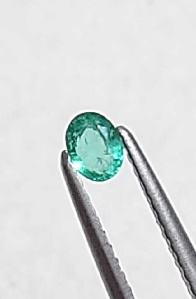 美品! エメラルド 0.16ct オーバル ルース(LA-3261)拍卖