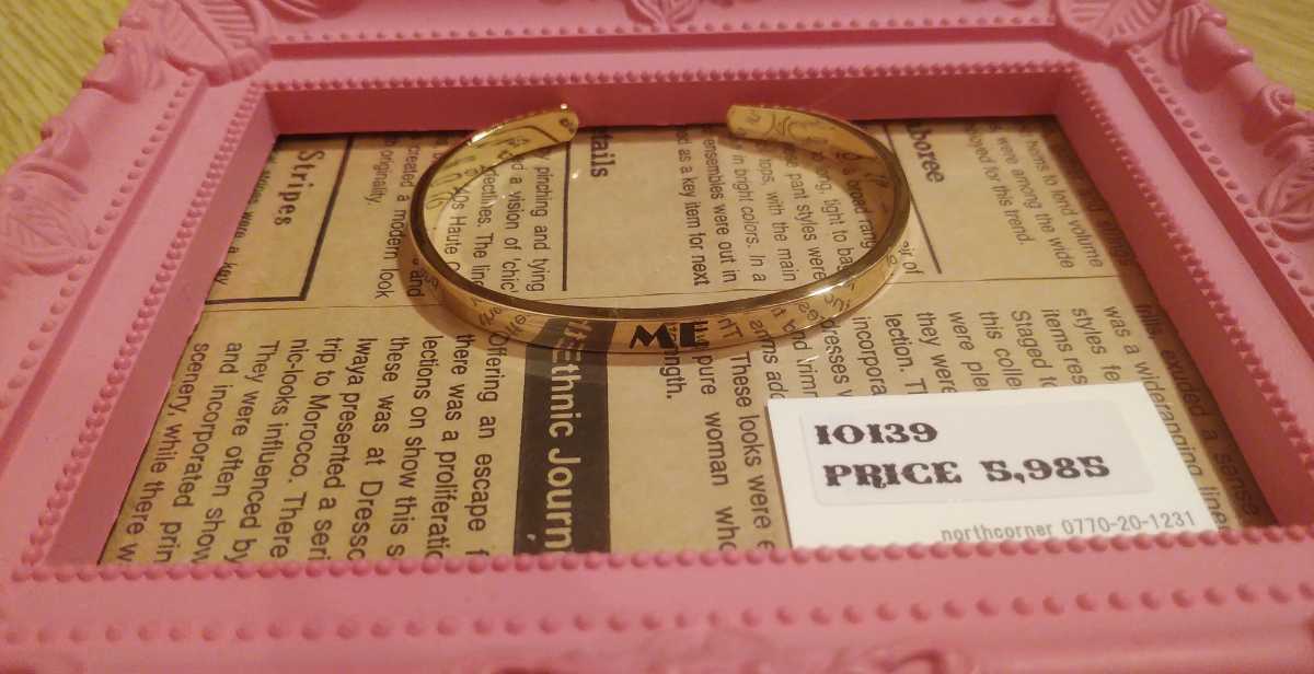 即決☆未使用☆長期保管品☆定価5985円☆ノースコーナー ゴールドメッセージバングル♪ ME拍卖