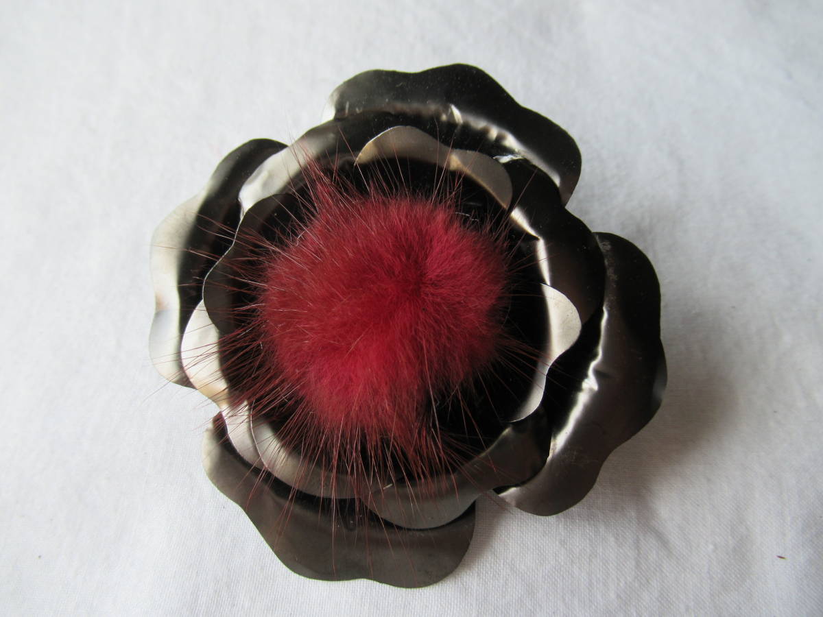 ブローチ 8cm 毛皮 周りは金属拍卖