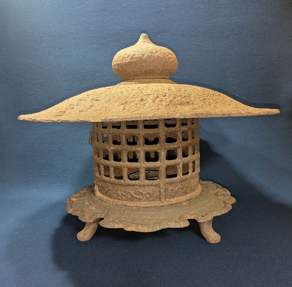 辻与次郎作「鉄灯籠」天正元年 鉄製燈籠 古美術品 高さ約45×幅約60センチ拍卖