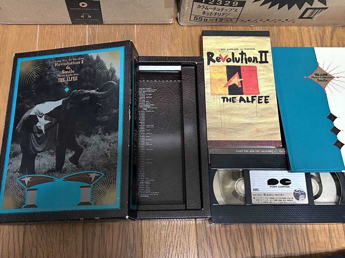 ★即決落札★THE ALFEE「RevolutionⅡ&Smile」アルフィー/高見沢俊彦/坂埼幸之助/桜井賢/BOX仕様VHS/1991年/全14曲収録/定価¥7000拍卖