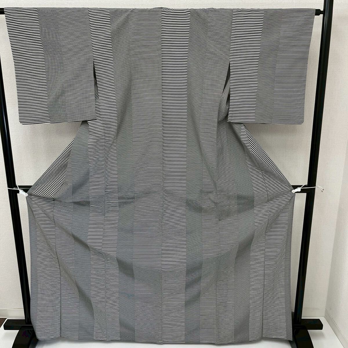 【蒼】小紋 単衣仕立て モノトーン 縞模様 着物 化繊 バチ衿 Q-029拍卖