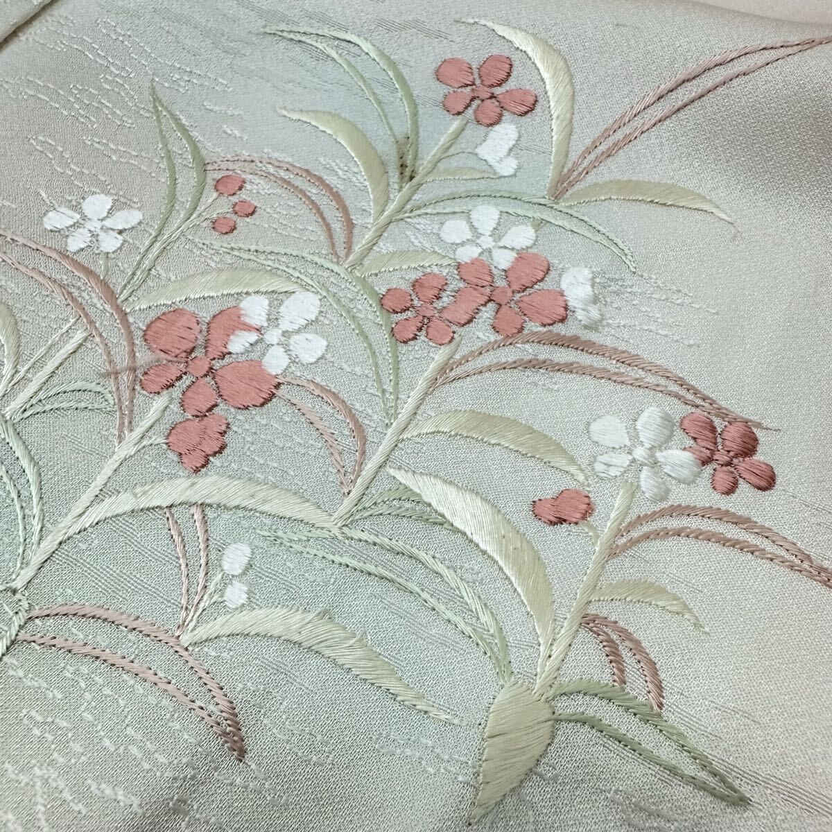 付下げ 裄66.5 暈し染に刺繍の花模様 着物 正絹 Q-032拍卖