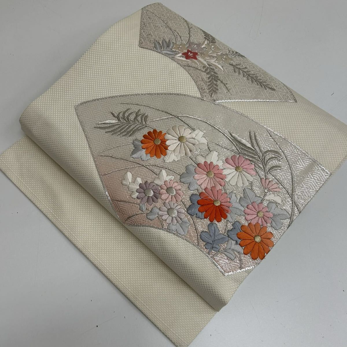 名古屋帯 刺繍の花模様 銀駒刺繍 九寸 正絹 着物 Q-324拍卖