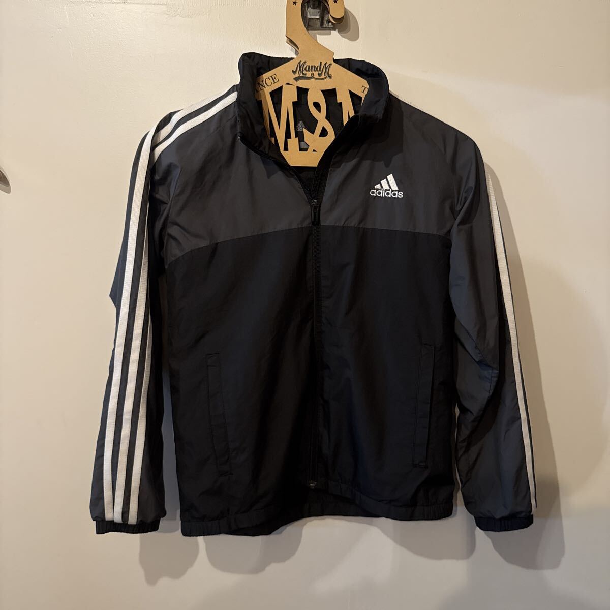 adidas アディダス ナイロンジャケット ブラック トラックジャケット ジュニアサイズ キッズサイズ150 美中古拍卖