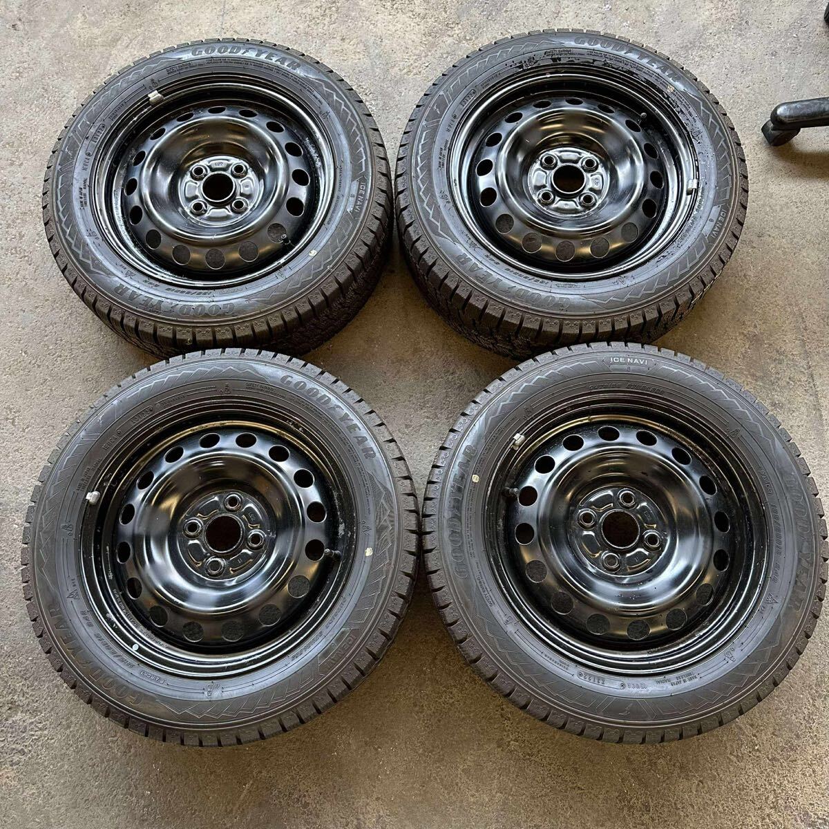 【6533】★185/60R15 GOODYEAR ICENAVI8【22年】4本冬タイヤバリ山純正スチールホイール 15x6J PCD100 ハブ54mm 穴4 ■バランスを調整済み拍卖