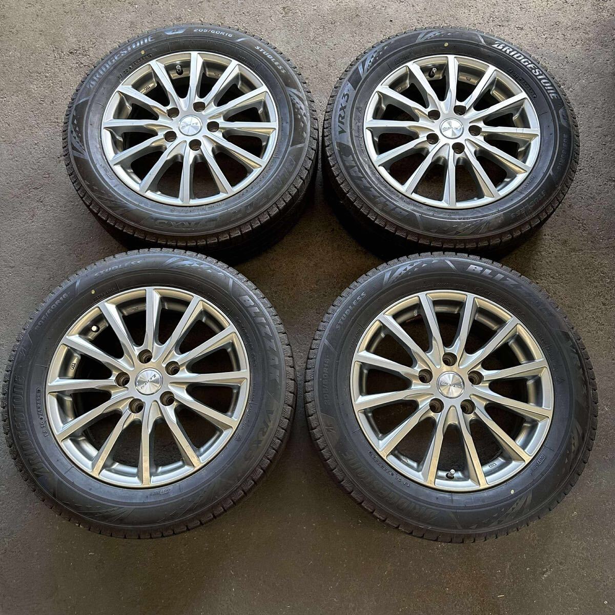 【6557】バランスを調整済み 4本セット冬タイヤバリ山 ブリヂストン ブリザックVRX3【2021年】ホイール16x6,5J PCD114.3 ハブ73mm 穴5拍卖