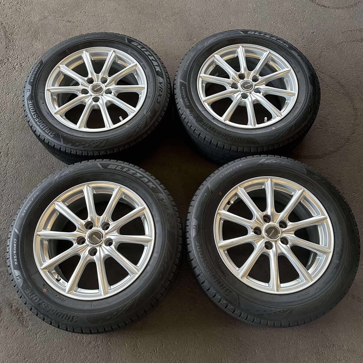 【6759】★ 225/60R17 4本セット冬タイヤ ブリヂストン ブリザック VRx3 [2021年】アルミンホイール 17x7.5j PCD114.3 ハブ60mm 5穴拍卖