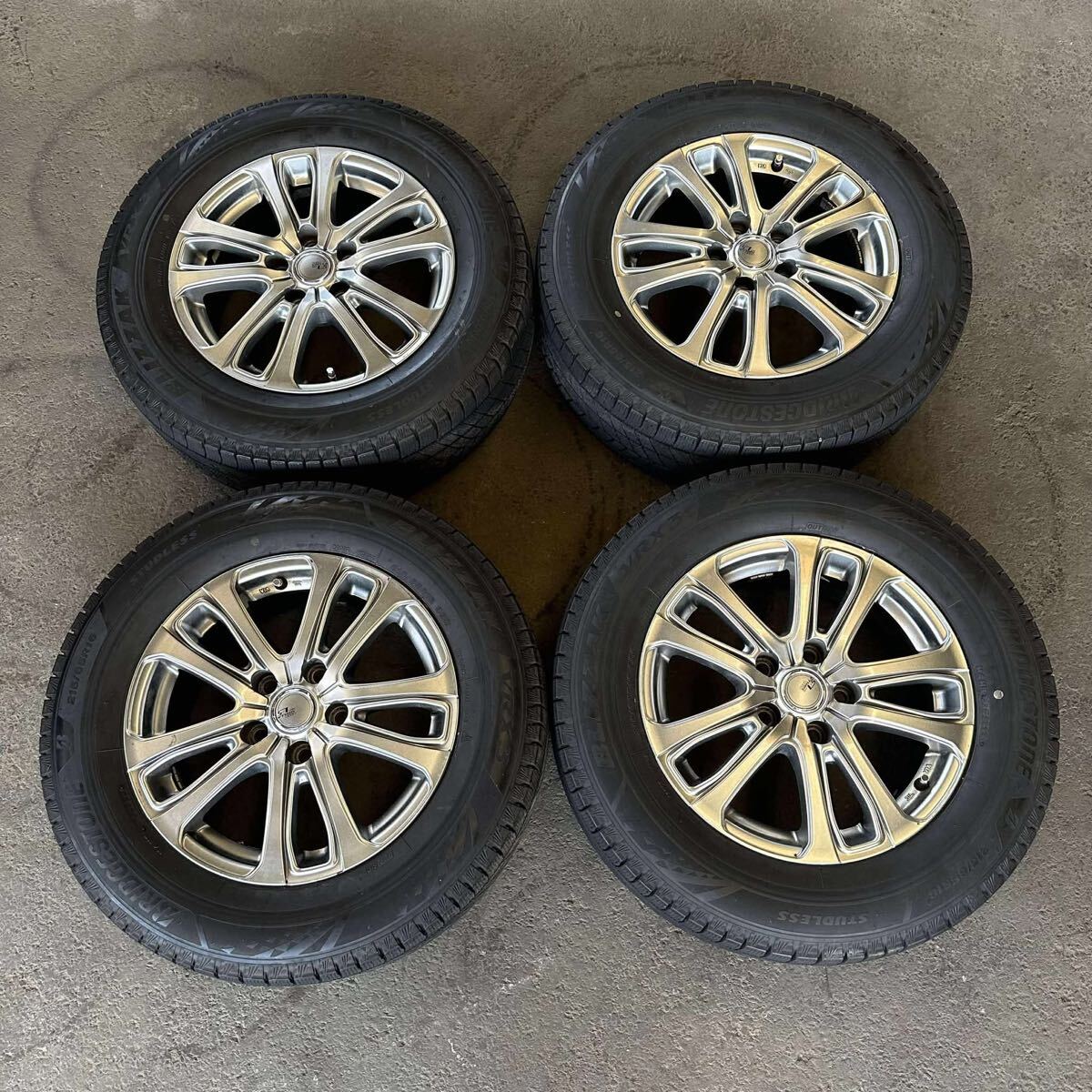 【6792】★ 215/65R16 4本セット冬タイヤ ブリヂストン ブリザック VRx3 [2023年】アルミンホイール 16x6.5j PCD114.3 ハブ60mm 5穴拍卖