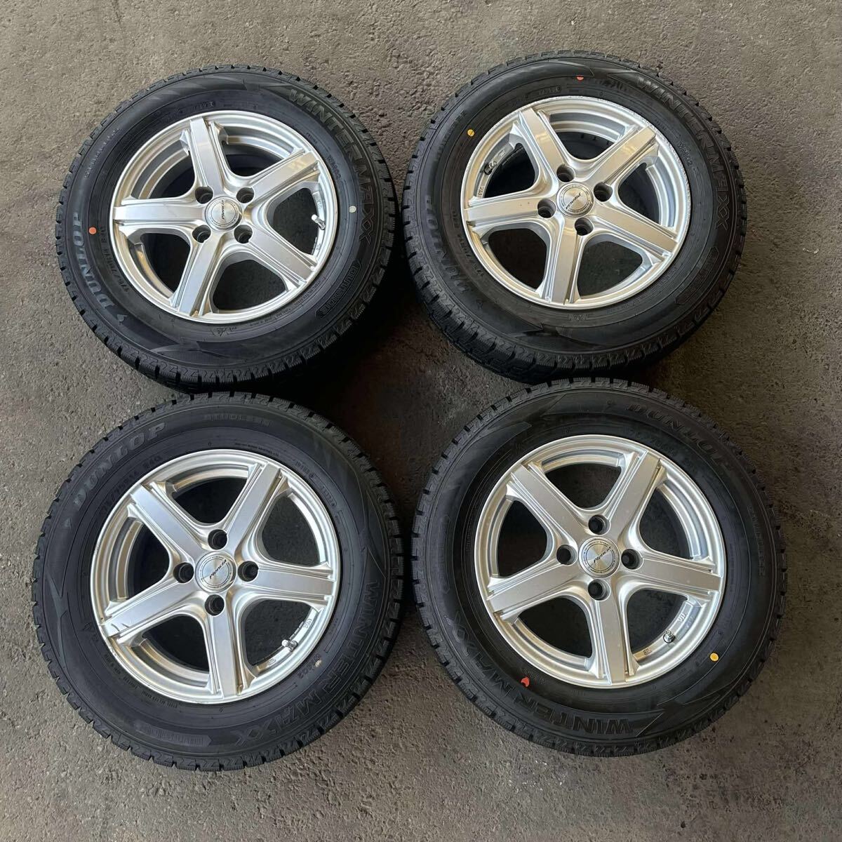 【6886】★ 175/70R14 4本セット冬タイヤ ダンロップ ウィンター マックス WM02 [2023年】アルミンホイール 14x5.5jPCD100 ハブ73mm 4穴拍卖